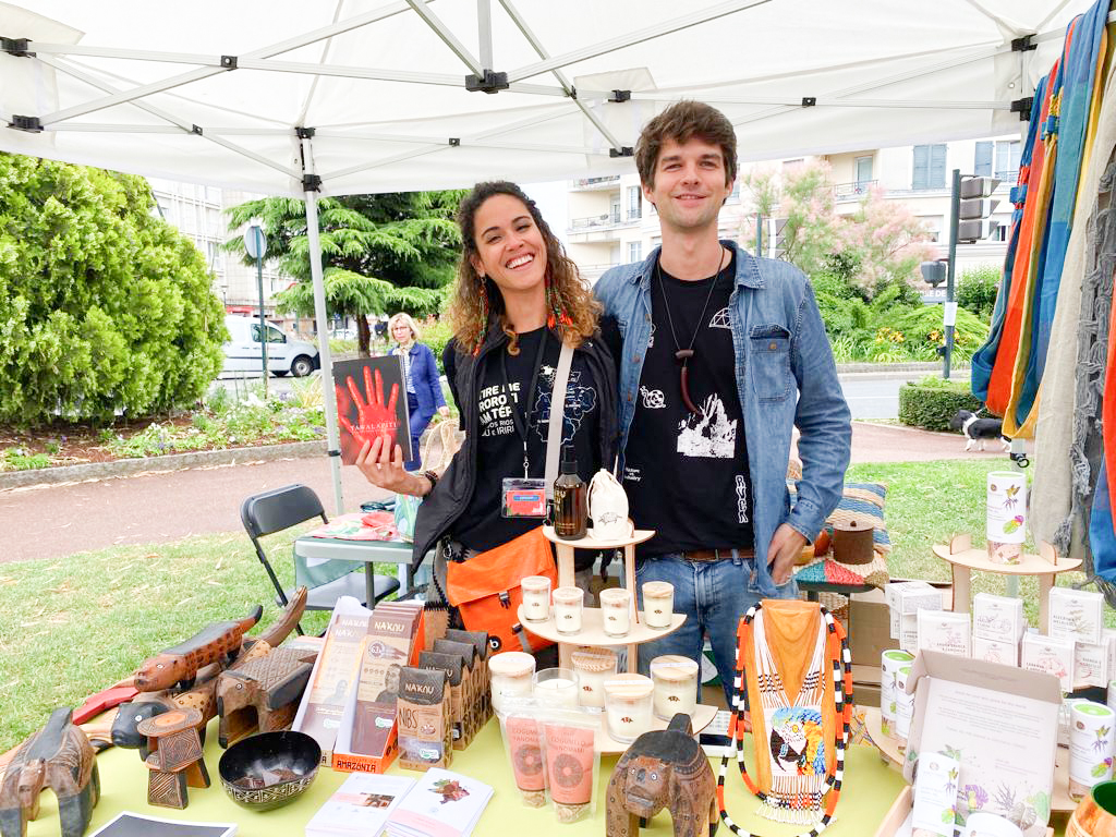 Photo:  Maria Domithila Marcello e Paul Sepaniak no festival "A world... Of Cultures: From the Andes to Tierra del Fuego" em Saint Gratien, França.